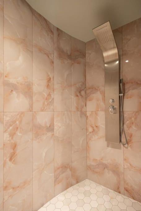 Smaragdi Luxury Jacuzzi Apartment Noho Premium Living Athen Eksteriør bilde