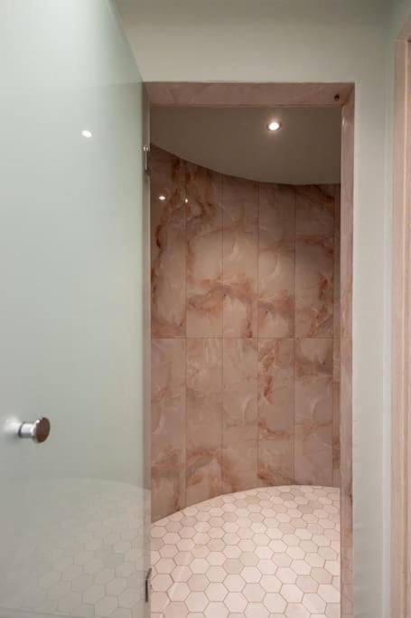 Smaragdi Luxury Jacuzzi Apartment Noho Premium Living Athen Eksteriør bilde