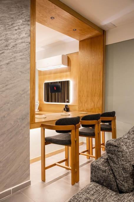 Smaragdi Luxury Jacuzzi Apartment Noho Premium Living Athen Eksteriør bilde