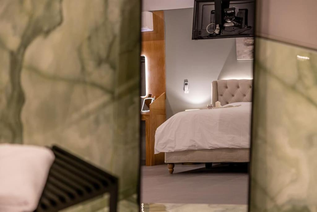 Smaragdi Luxury Jacuzzi Apartment Noho Premium Living Athen Eksteriør bilde