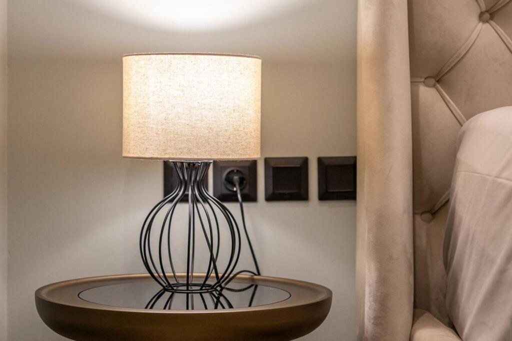 Smaragdi Luxury Jacuzzi Apartment Noho Premium Living Athen Eksteriør bilde