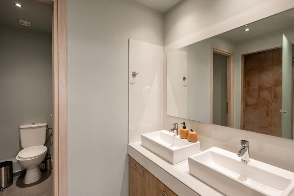 Smaragdi Luxury Jacuzzi Apartment Noho Premium Living Athen Eksteriør bilde