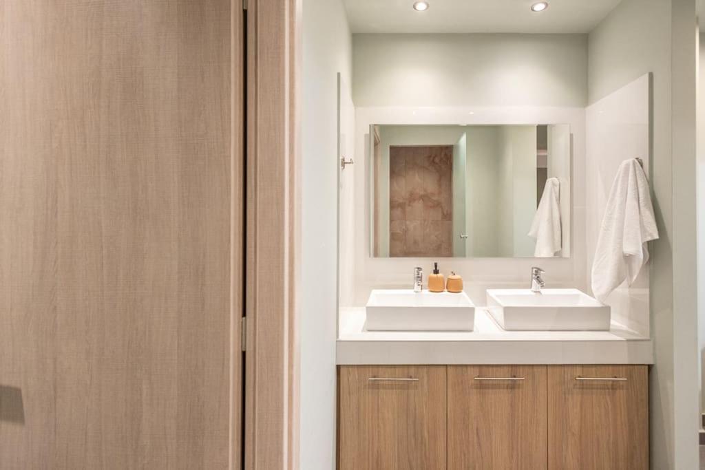 Smaragdi Luxury Jacuzzi Apartment Noho Premium Living Athen Eksteriør bilde