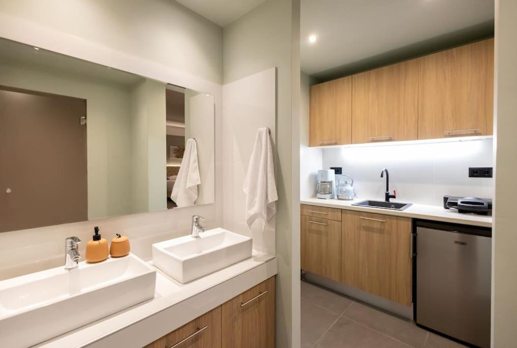 Smaragdi Luxury Jacuzzi Apartment Noho Premium Living Athen Eksteriør bilde