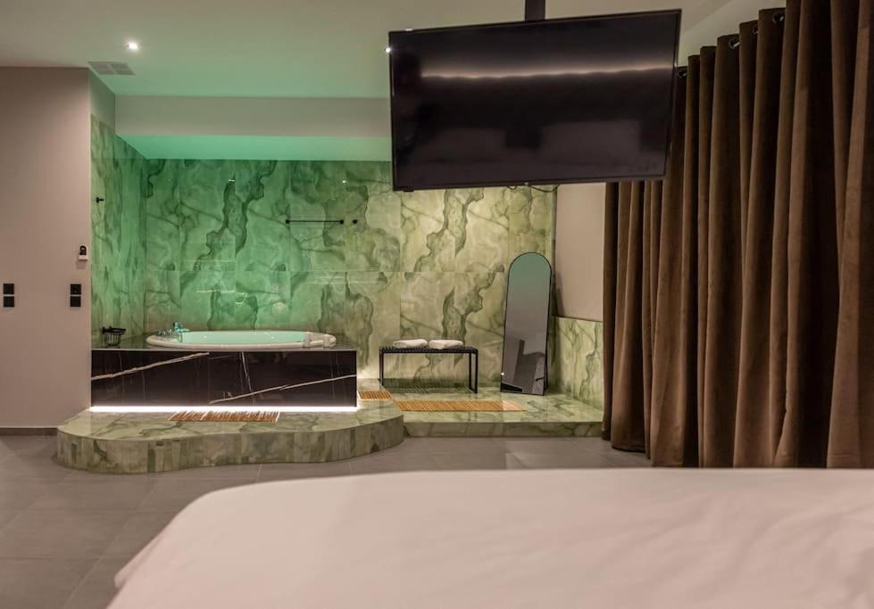 Smaragdi Luxury Jacuzzi Apartment Noho Premium Living Athen Eksteriør bilde