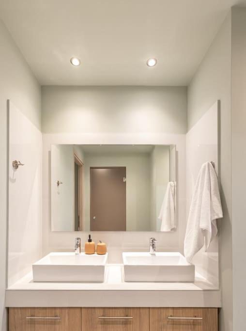 Smaragdi Luxury Jacuzzi Apartment Noho Premium Living Athen Eksteriør bilde