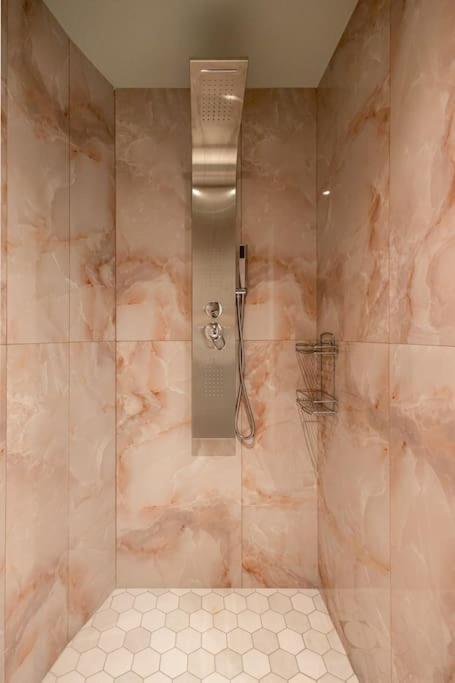 Smaragdi Luxury Jacuzzi Apartment Noho Premium Living Athen Eksteriør bilde